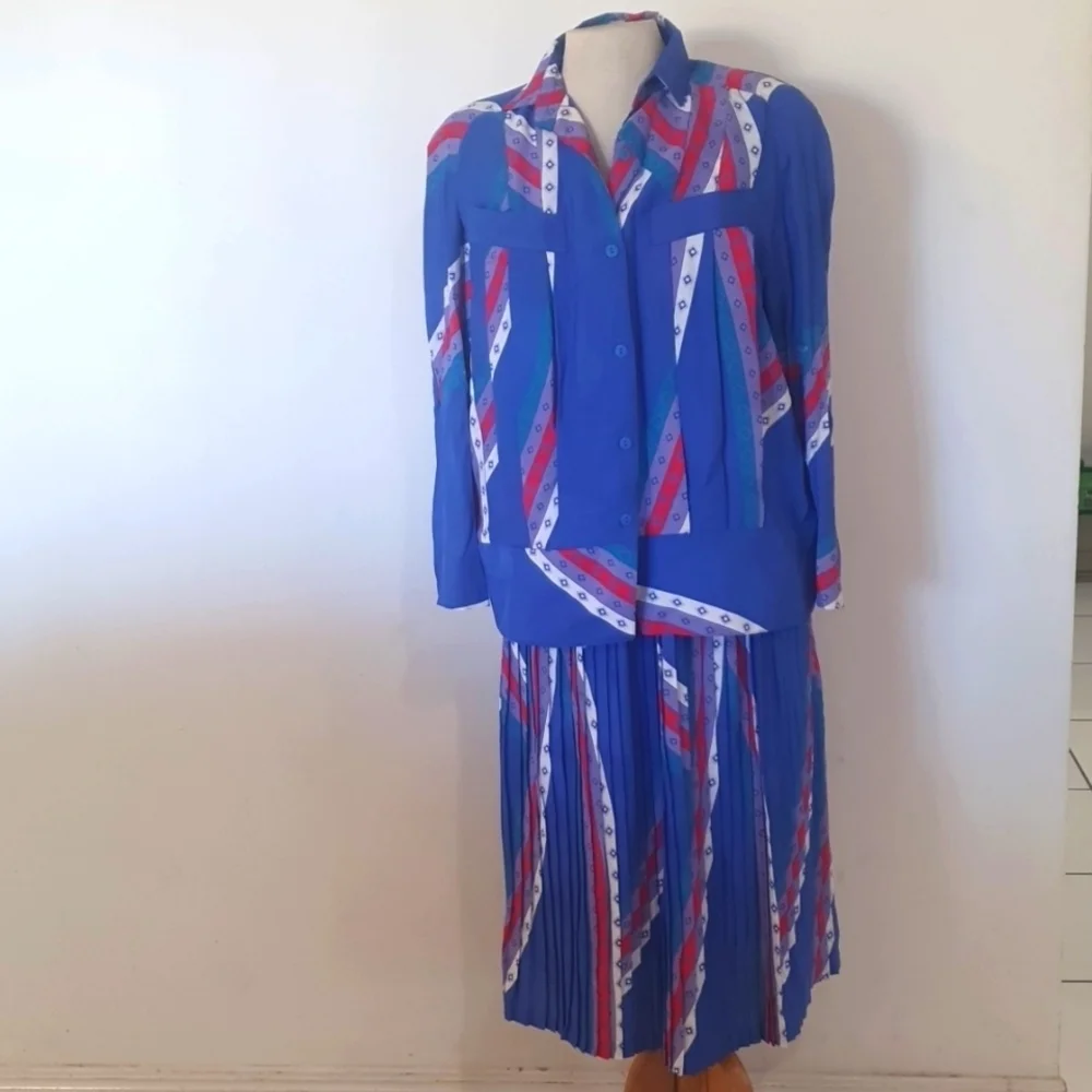 VINTAGE 80s Dolina Size 14 Blue Pleated Set - Picture 1 of 7